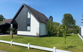 Traumhaftes Geraeumiges Ferienhaus In Meernaehe