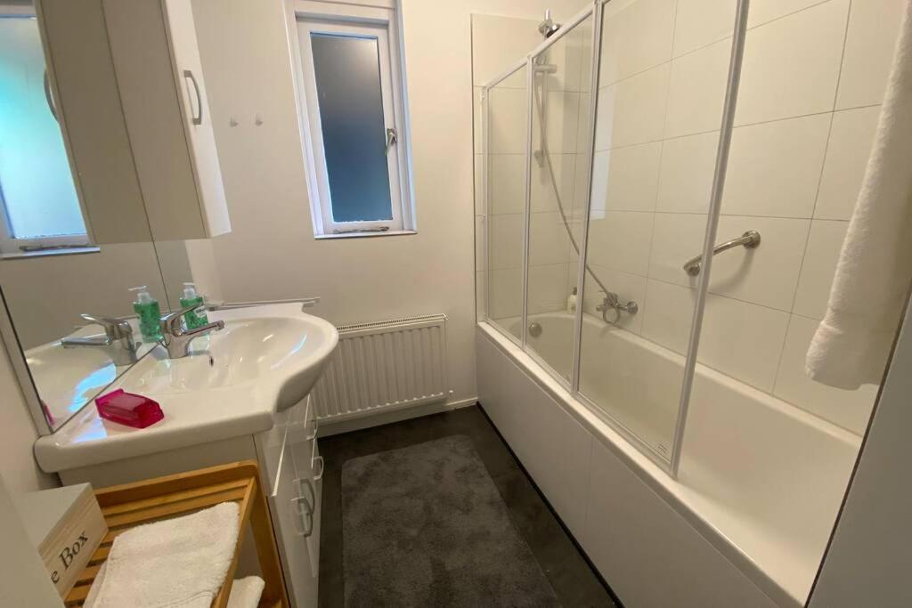 Traumhaftes Geraeumiges Ferienhaus In Meernaehe Bruinisse Buitenkant foto